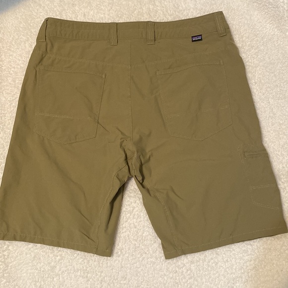 “PATAGONIA” Men’s Cargo Shorts…Tan…Sz 36 - Picture 2 of 8